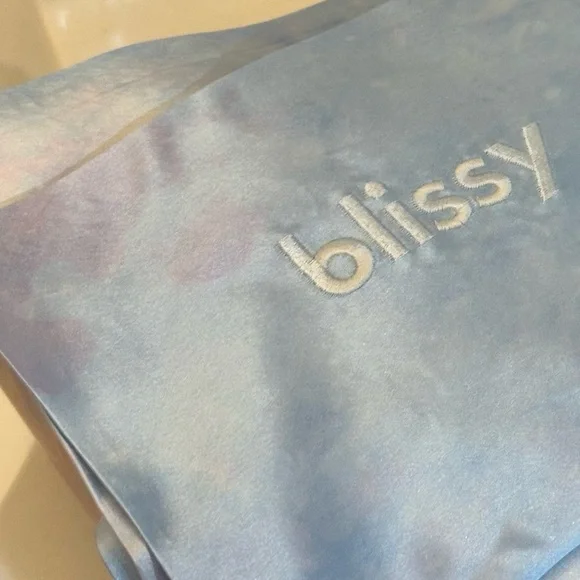 Blissy 22-Momme 100% Mulberry Silk Pillowcase in Tie Dye Standard Size 20”x 26” - Picture 6 of 8